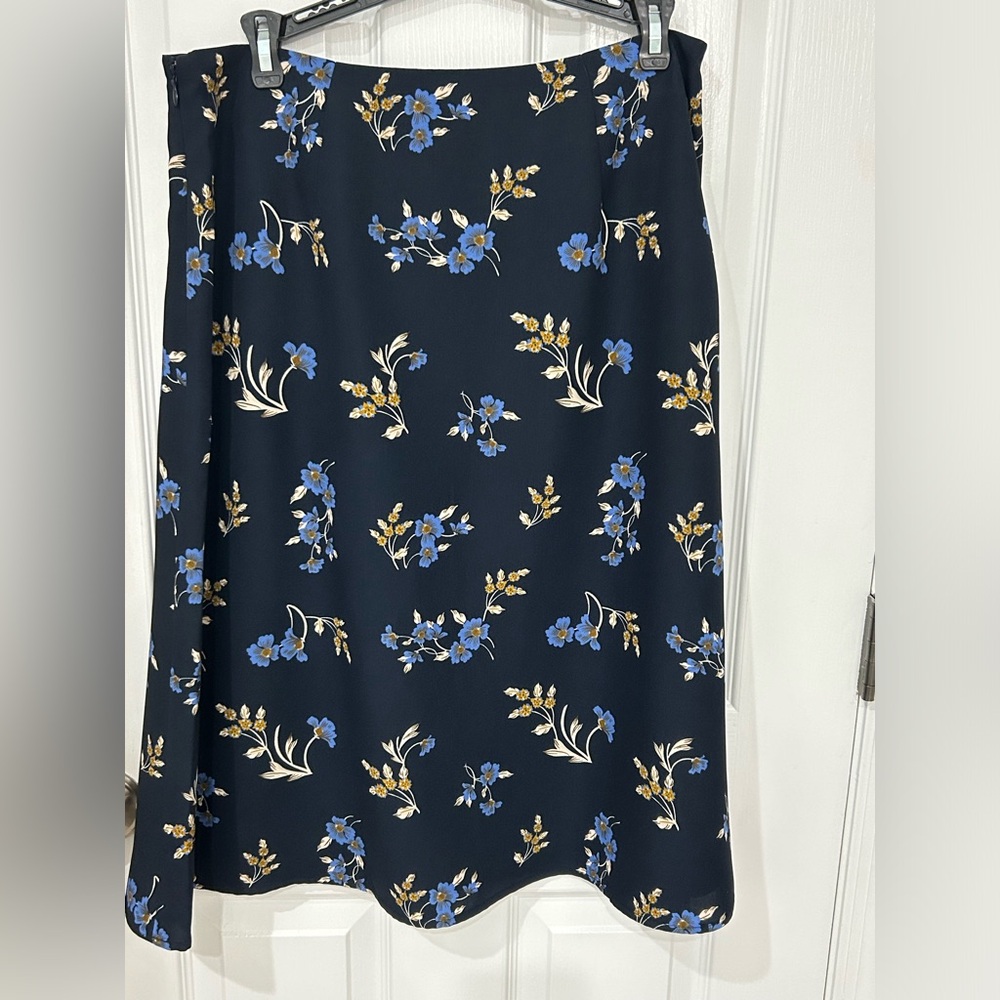 Ann Taylor Navy floral A line skirt-fully lined